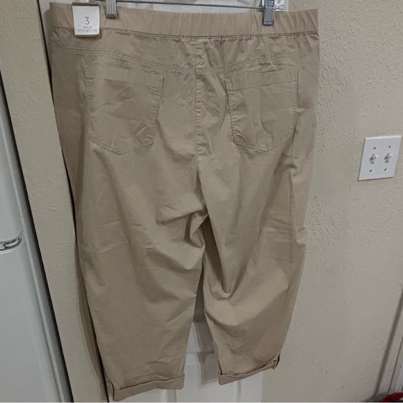 Chico’s Khaki Pants Size 3 (16 in standard size) - Picture 12 of 13